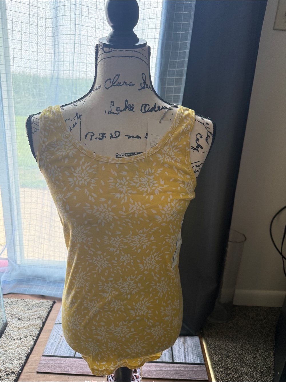 Women’s Yellow Cream Floral Print Top Size Large NWT